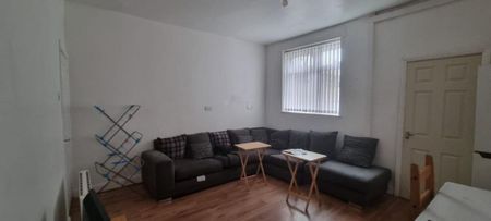 3 bedroom terraced house to rent - Photo 2