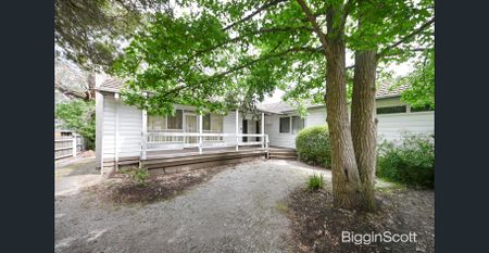 Charming Family Home in a Prime Glen Waverley Location - Photo 5