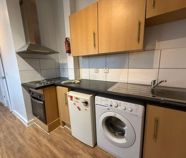 Self contained studio flat close to ilford town center- £950 pcm - Photo 6
