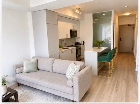 For Lease - 2075 King Road Unit# 220, King, Ontario - Photo 2