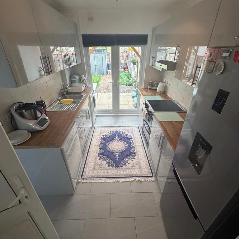 3 bedroom terraced house to rent - Photo 1