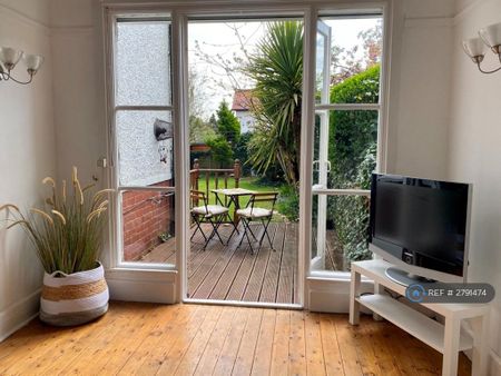 2 bedroom maisonette to rent - Photo 2