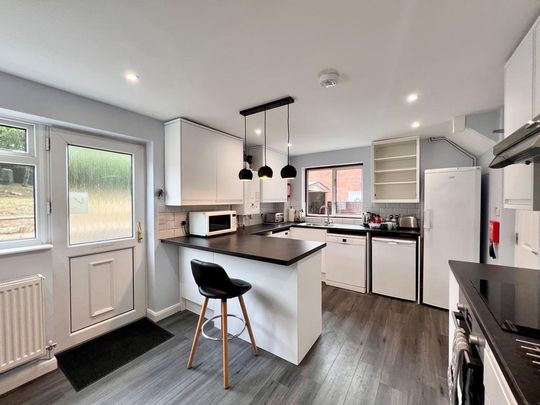 1 bedroom in a house share to rent - Photo 1