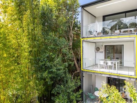 Furnished Apartment with Leafy Outlook & Entertainer's Terrace - Photo 5