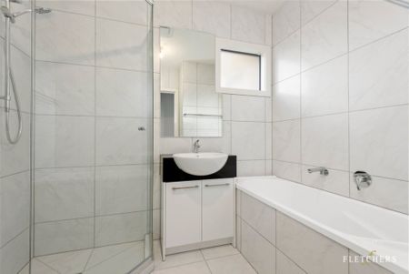 Perfect Townhouse - Stones Throw to Burwood One Shopping Centre - Photo 4