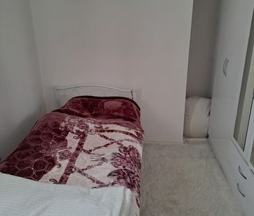 Room in a Shared Flat, Southcott House, E3 - Photo 2