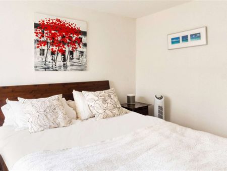 Stormont Road, London, SW11 5EQ - Photo 4