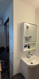 Chambre rénovée, avec lavabo et toilette, à Louer - Photo 4