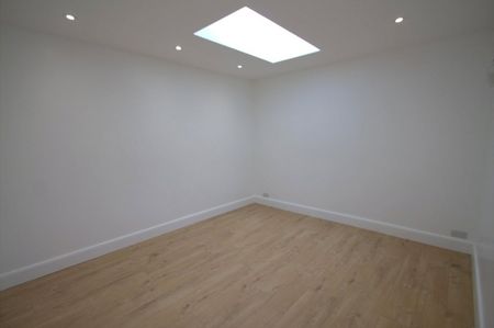 Burleigh Gardens, Ashford, Middlesex,TW15 - Photo 5