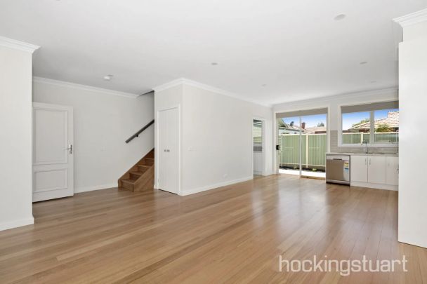 Stunning 3-bedroom Townhouse In Central Reservoir Location - Photo 1