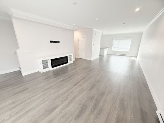 Immaculate Three Bedroom Townhome with Two Car Garage in Surrey Central - Photo 1