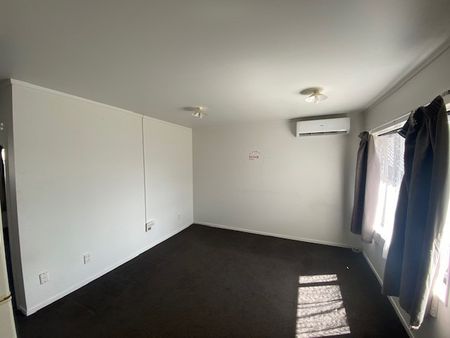 This tidy two-bedroom unit is situated in a convenient location, with close proximity to the hospital, Hamilton Lake, and the Hamilton CBD. - Photo 2