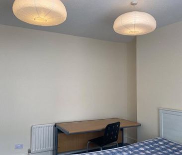 3 bedroom flat to rent - Photo 6