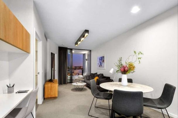 Best location in South Brisbane with City & River Views - Photo 1