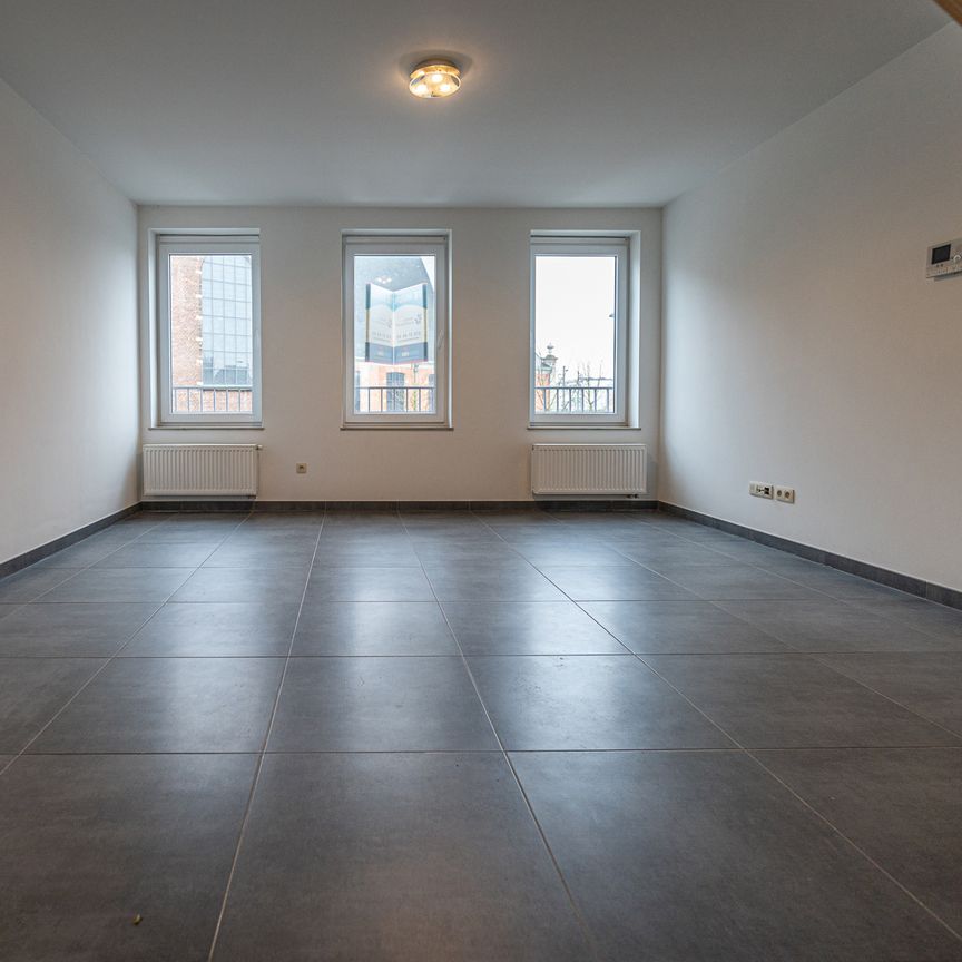 Duplexappartement met groot terras in het centrum van Schriek. - Photo 1