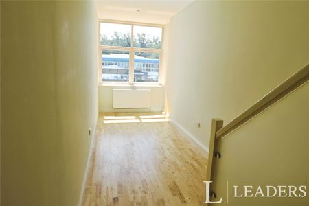 2 bedroom maisonette to rent South Road, Harlow, CM20 - Photo 4