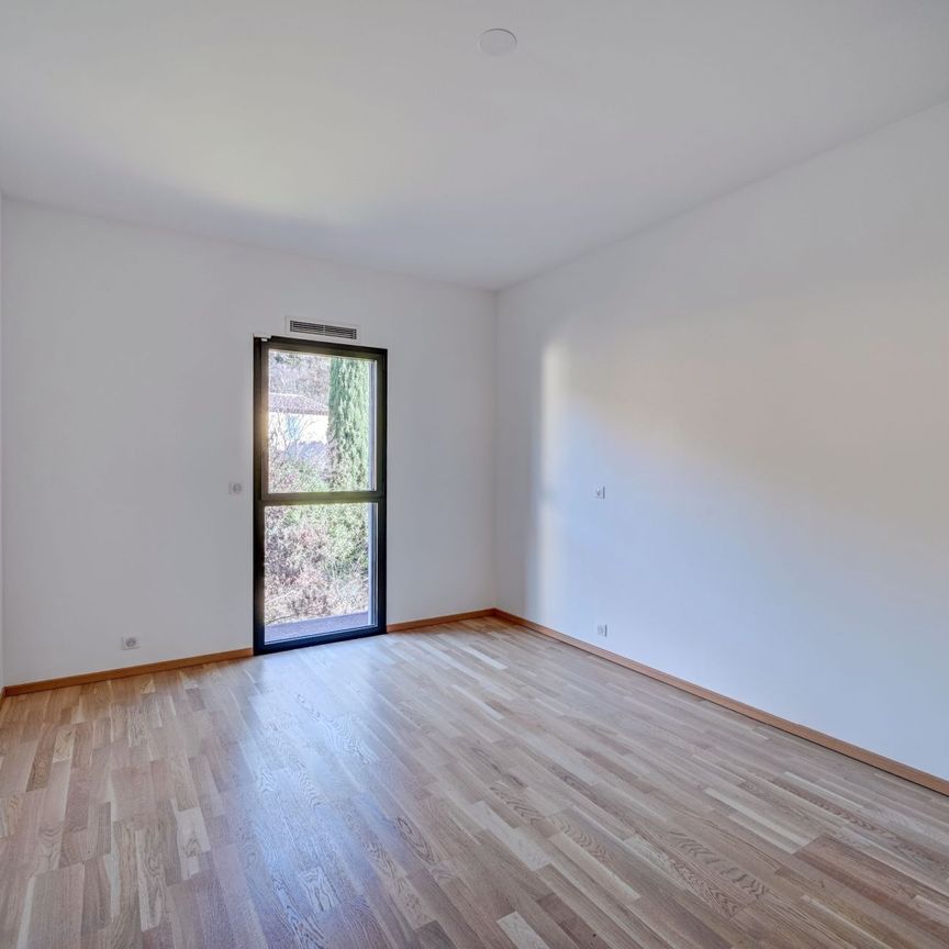 Location Appartement Aix-en-Provence 5 Pièces 208 m² - Photo 1