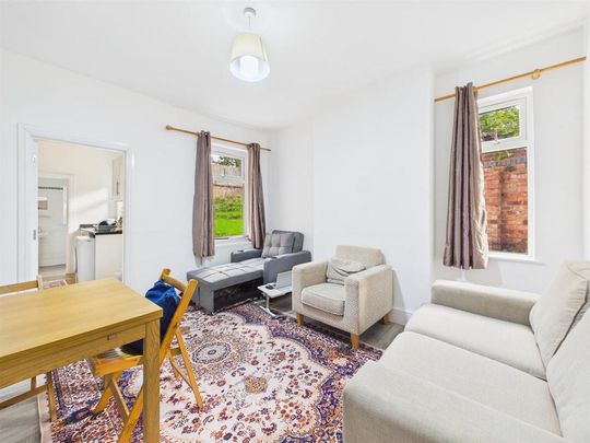 1 bedroom ground floor flat to rent - Photo 1