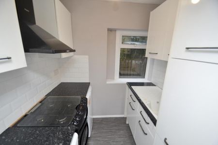 2 bedroom ground floor flat to rent - Photo 2