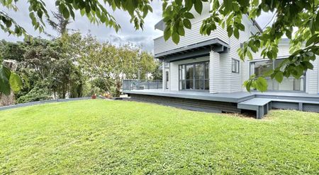 Spacious Architecturally Designed Home - Photo 2