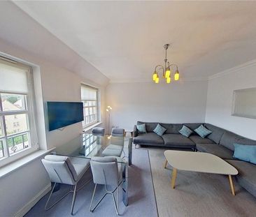 3 bedroom flat to rent - Photo 1