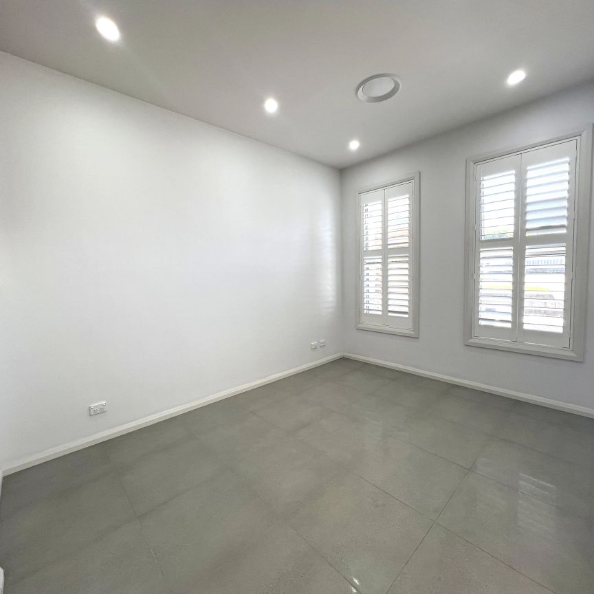 Stunning Family Home in Hamlyn Terrace! - Photo 1