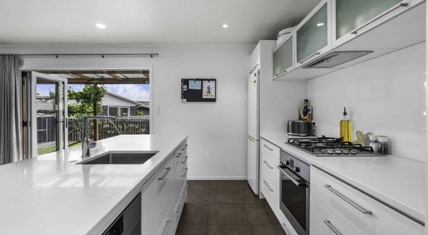 3 Bedroom with Sleepout! PRICE DROPPED - Photo 1