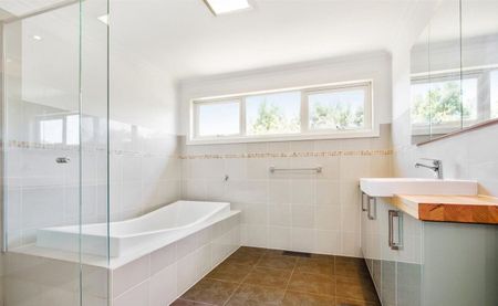 6 Canterbury Road, Montrose - Photo 5