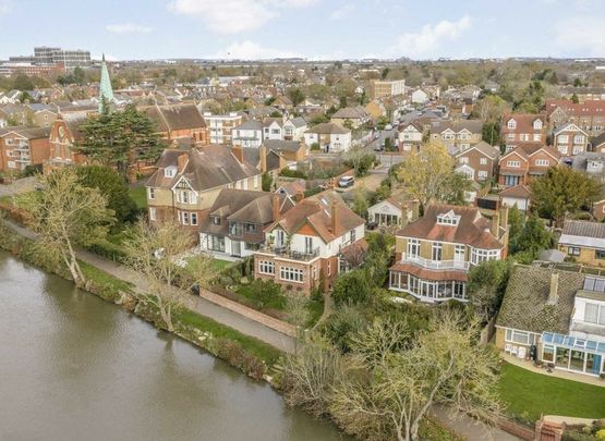 St. Peters Close Staines, TW18 - Photo 1