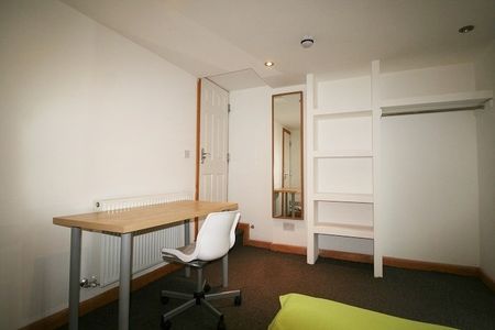 4 Bed Semi-Detached House, Stretford Road, M15 - Photo 4