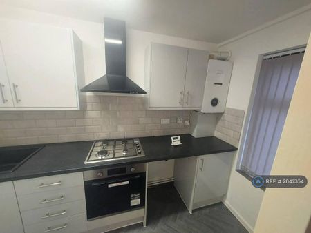 1 bedroom flat to rent - Photo 4