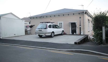 Chic 2BR Te Aro Flat w/ Courtyard! - Photo 2