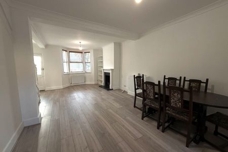 Primrose Avenue, ENFIELD - Photo 2