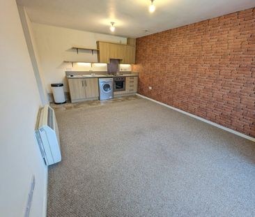 Flat to rent on - Photo 2