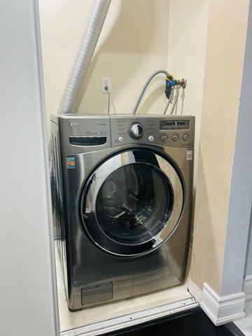 For Lease - 132 Bartley Drive, Toronto, Ontario - Photo 3