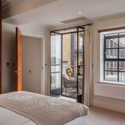 Two Bedroom Flat to rent in London - Photo 1