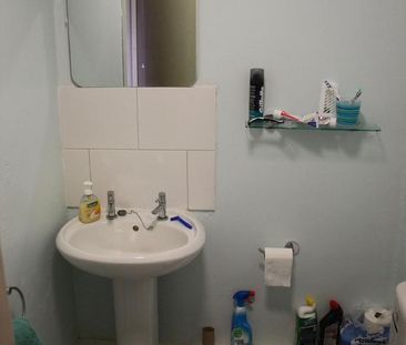 3 bedroom flat to rent - Photo 3