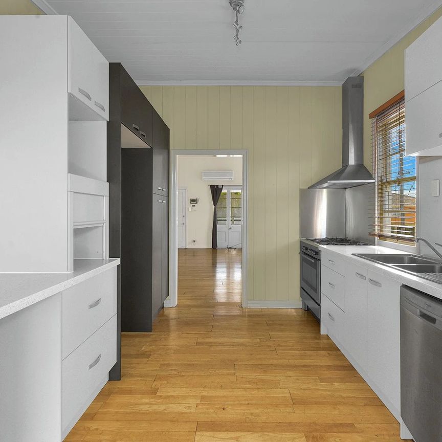 569 Vulture Street East, East Brisbane QLD 4169 - House For Rent | Domain - Photo 1