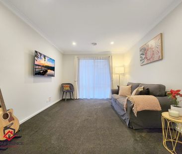 10 Munjuwa Street, Ngunnawal ACT 2913 - House For Rent | Domain - Photo 2