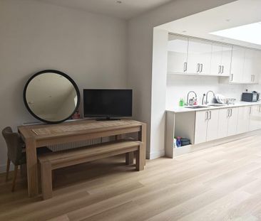 1 bedroom in a house share to rent - Photo 3