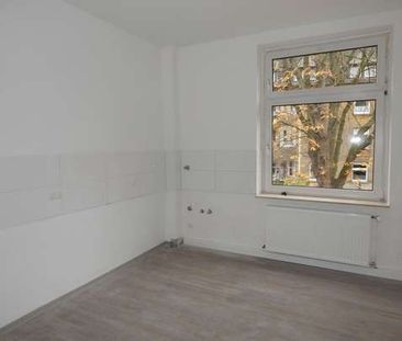 Einziehen und Wohlfühlen! Renovierte 2 Zimmer Wohnung in Schalke! - Photo 1