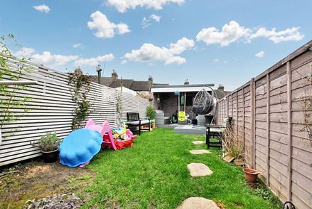 3 bedroom terraced house to rent - Photo 3