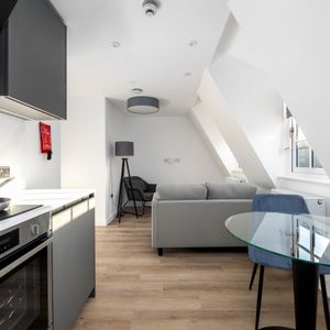 Park Street Room 2 - Photo 2