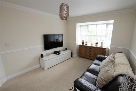 4 bedroom detached house to rent - Photo 2