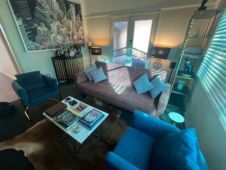 The Entrance - Photo 2