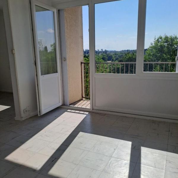 GRAND F2 87 RUE LIEUTENANTS CHAUVEAU - Photo 1