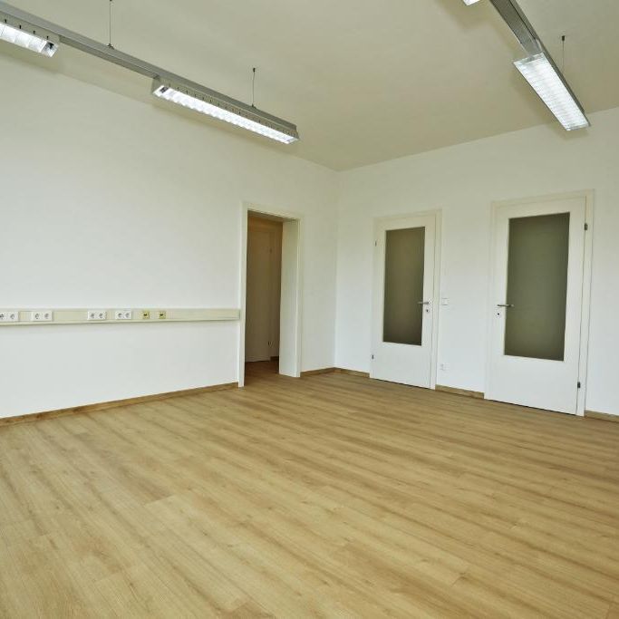 Neuwertiges, barrierefreies Büro/Ordination im Zentrum von Graz-Andritz - Photo 1