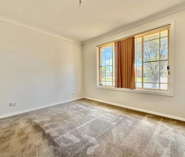 Charming 4-Bedroom Family Home with Relaxed, Low-Maintenance Living - Photo 5