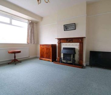 Strafford Gate, Potters, EN6 - Photo 1