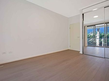 ONE BEDROOM APARTMENT WITH PRIVATE BALCONY & PARKING - Photo 3